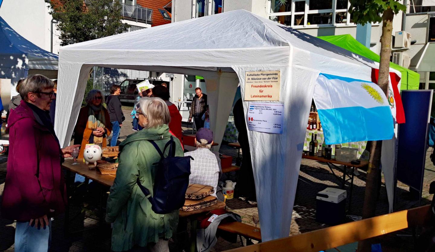 Büttelborn, 05. Oktober 2024: Der Stand des Freundeskreises auf dem Rathausplatz Büttelborn (c) Markus Schenk