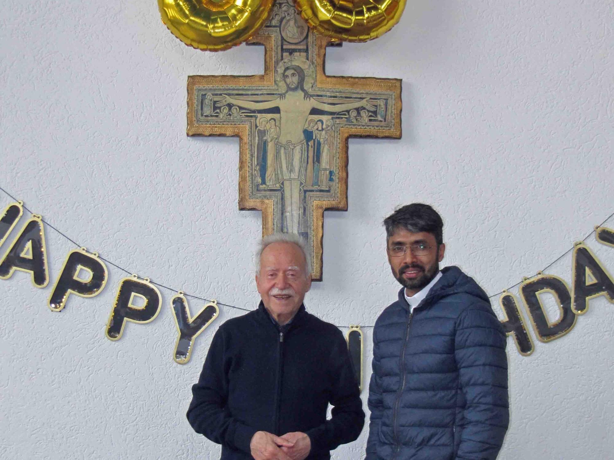 Groß-Gerau, 14.05.2023: Geburtstagskind Padre Tobia mit seinem Nachfolger Padre Giovanni.