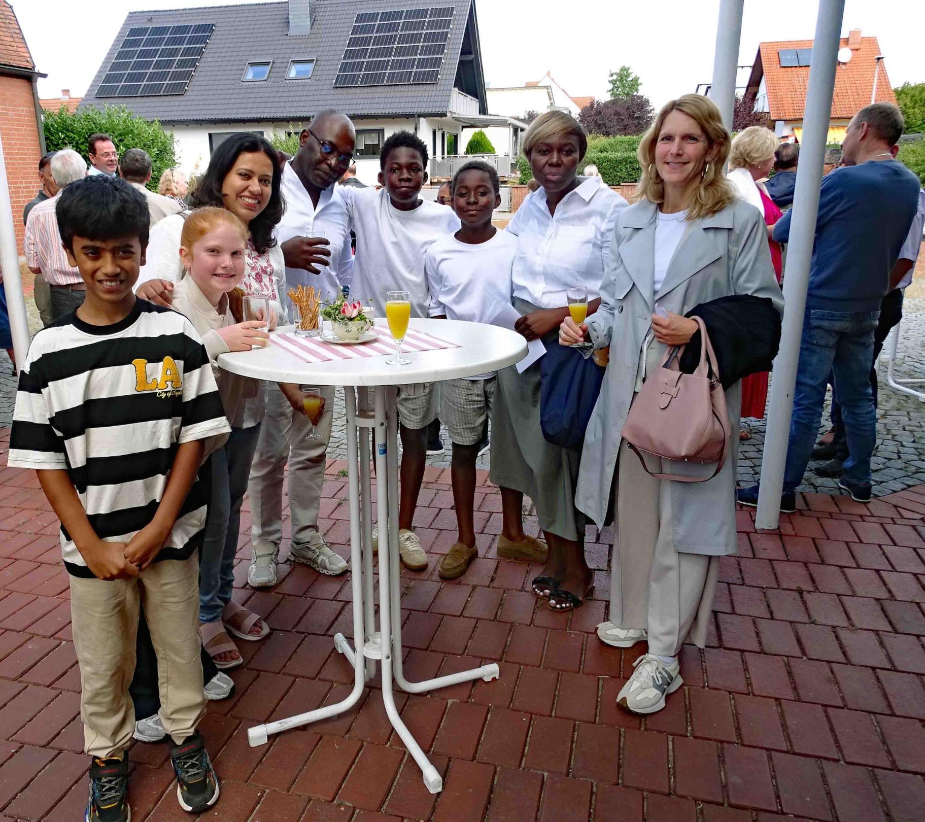 Büttelborn, 23. August 2026: Empfang auf dem Kirchplatz. (c) Markus Schenk
