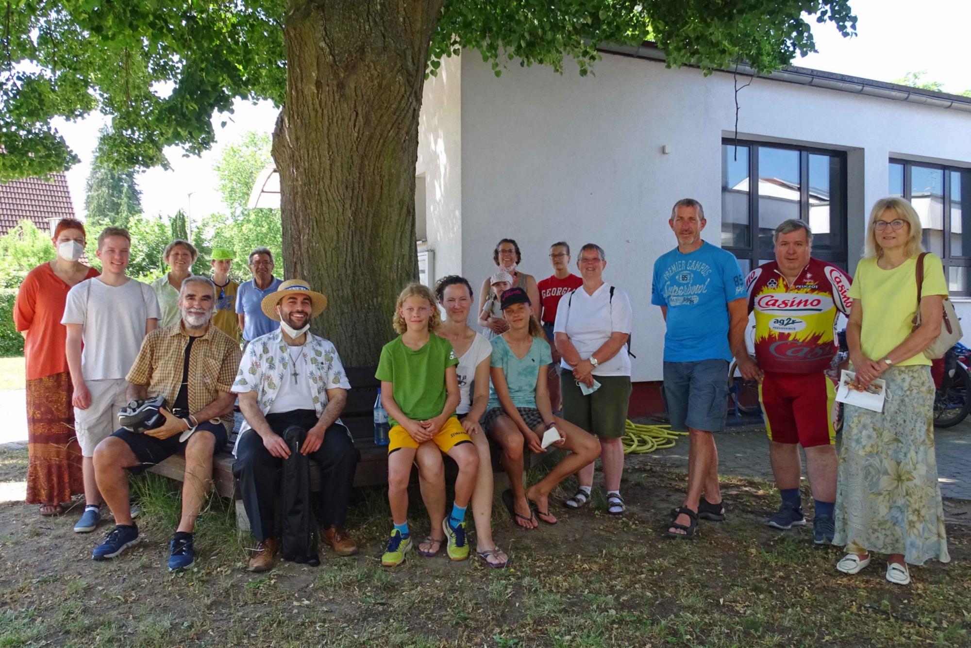 Mörfelden, 19. Juni 2021: Gemeindemitglieder aus Mörfelden mit einer gemischten Gruppe, die aus Menschen aus Astheim, Trebur, Geinsheim, Groß-Gerau und Klein-Gerau bestand.