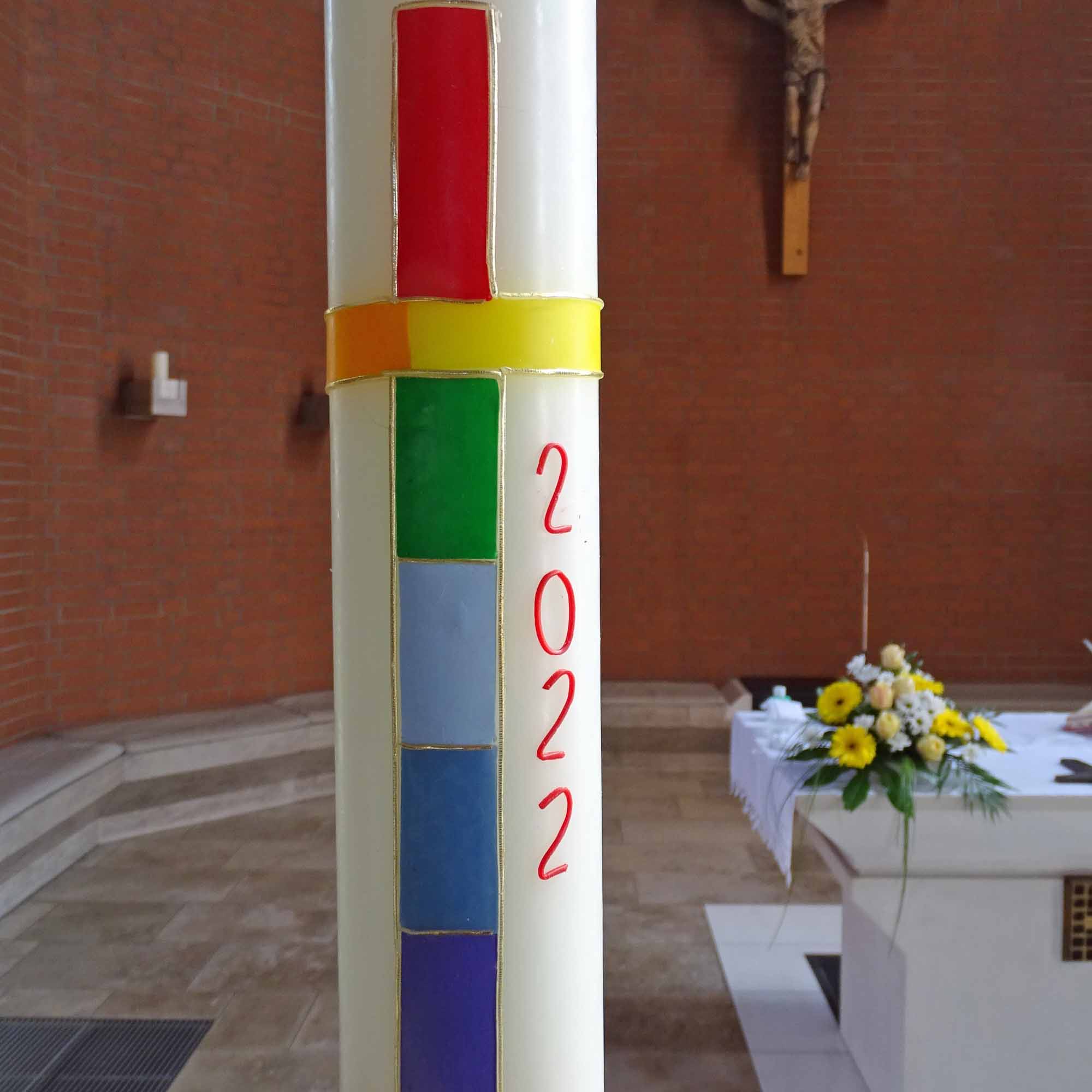 Das Kreuz in den Farben der Friedensflagge. (c) Markus Schenk