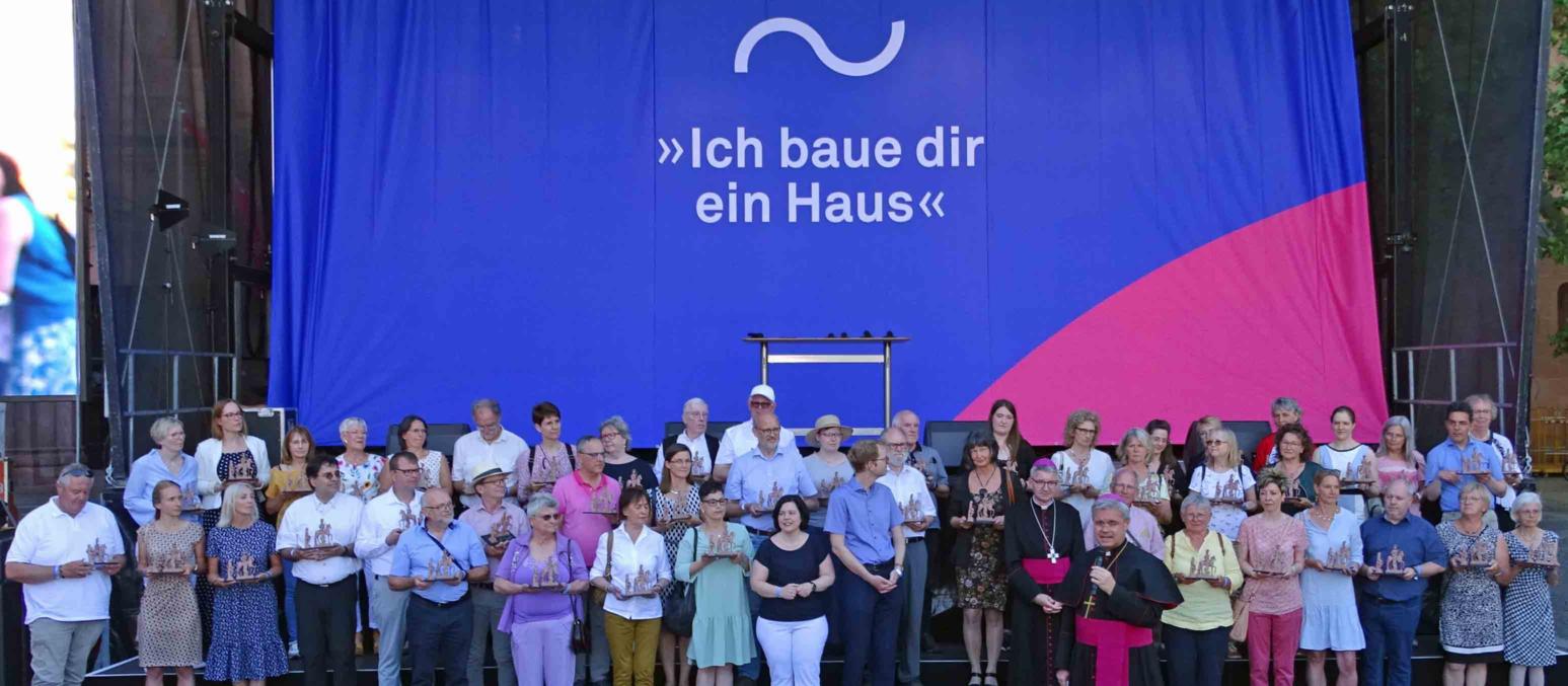 Mainz, 12. Juni 2022: 46 Martinsfiguren für die Vertreterinnen und Vertreter der 46 Pastoralräume. (c) Markus Schenk
