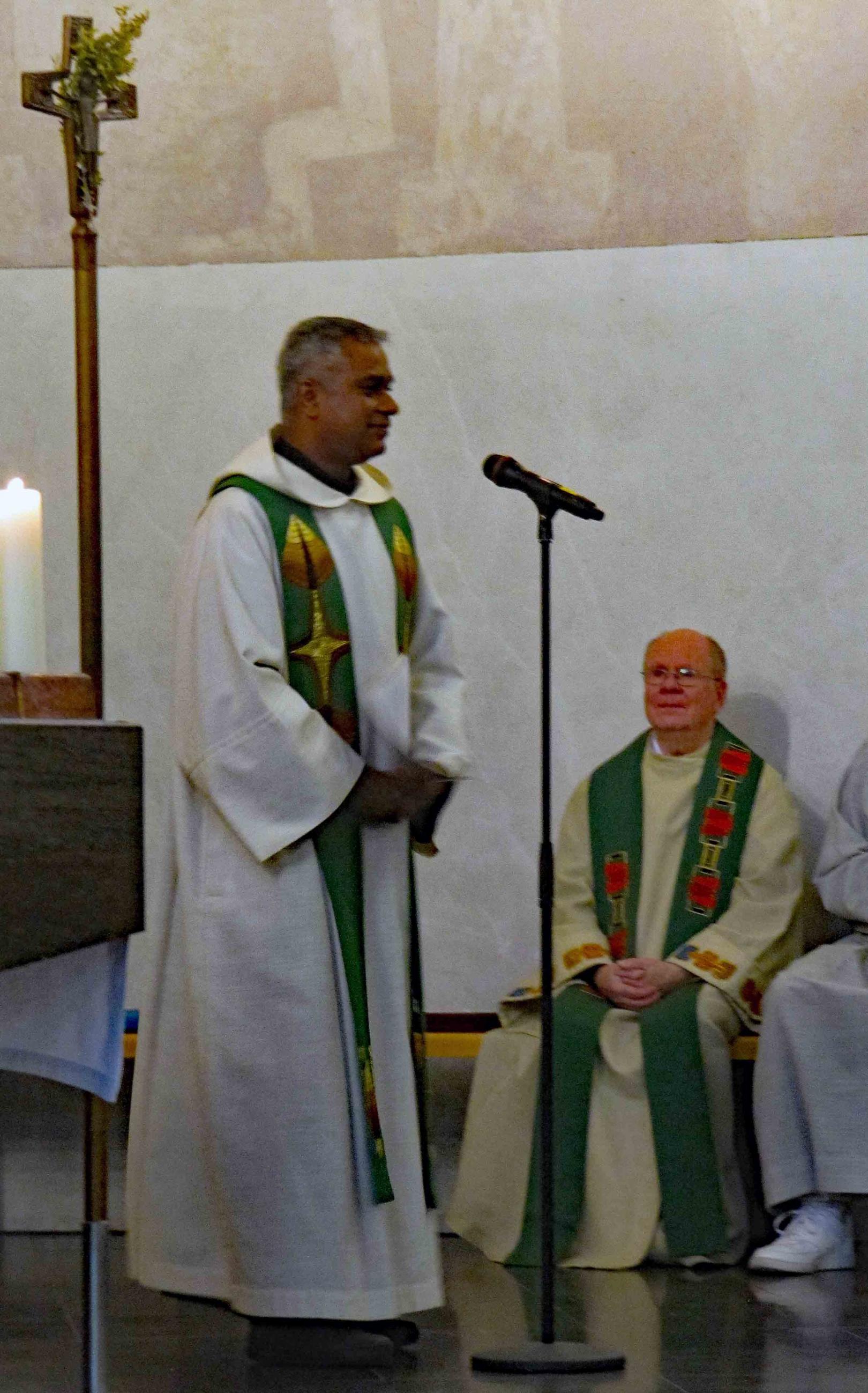 Kelsterbach, 28. September 2024: Pater Joshy George Pottackal überbrachte die Grüße und Urkunden von Bischof Kohlgraf. (c) Markus Schenk