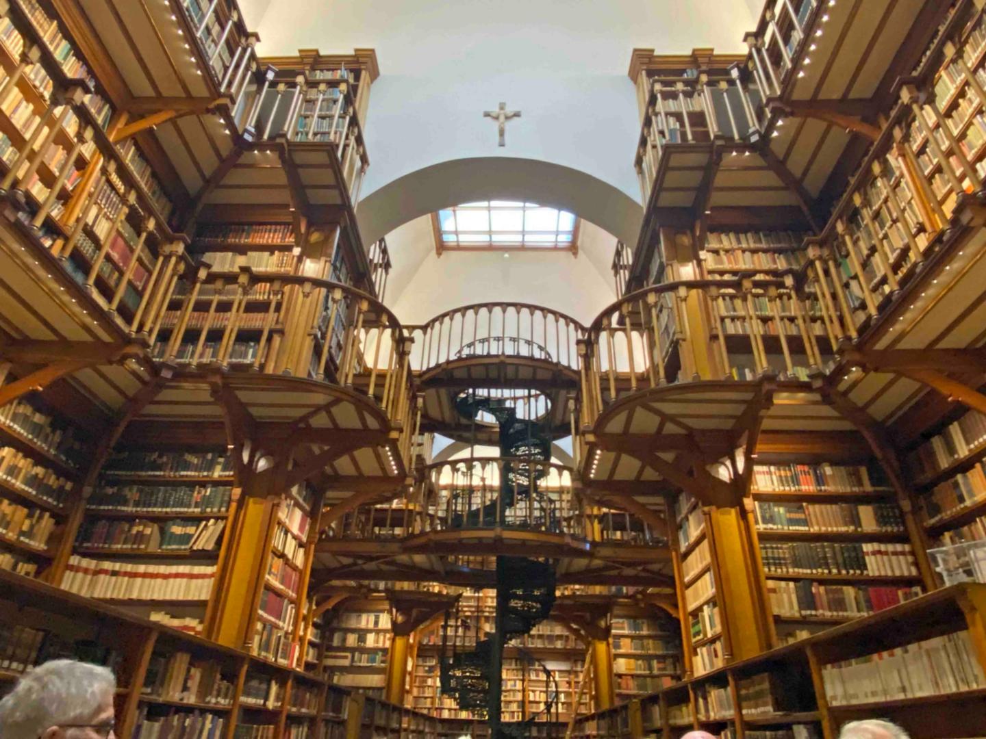 Blick in die Jesuitenbibliothek. (c) Stephanie Bittner