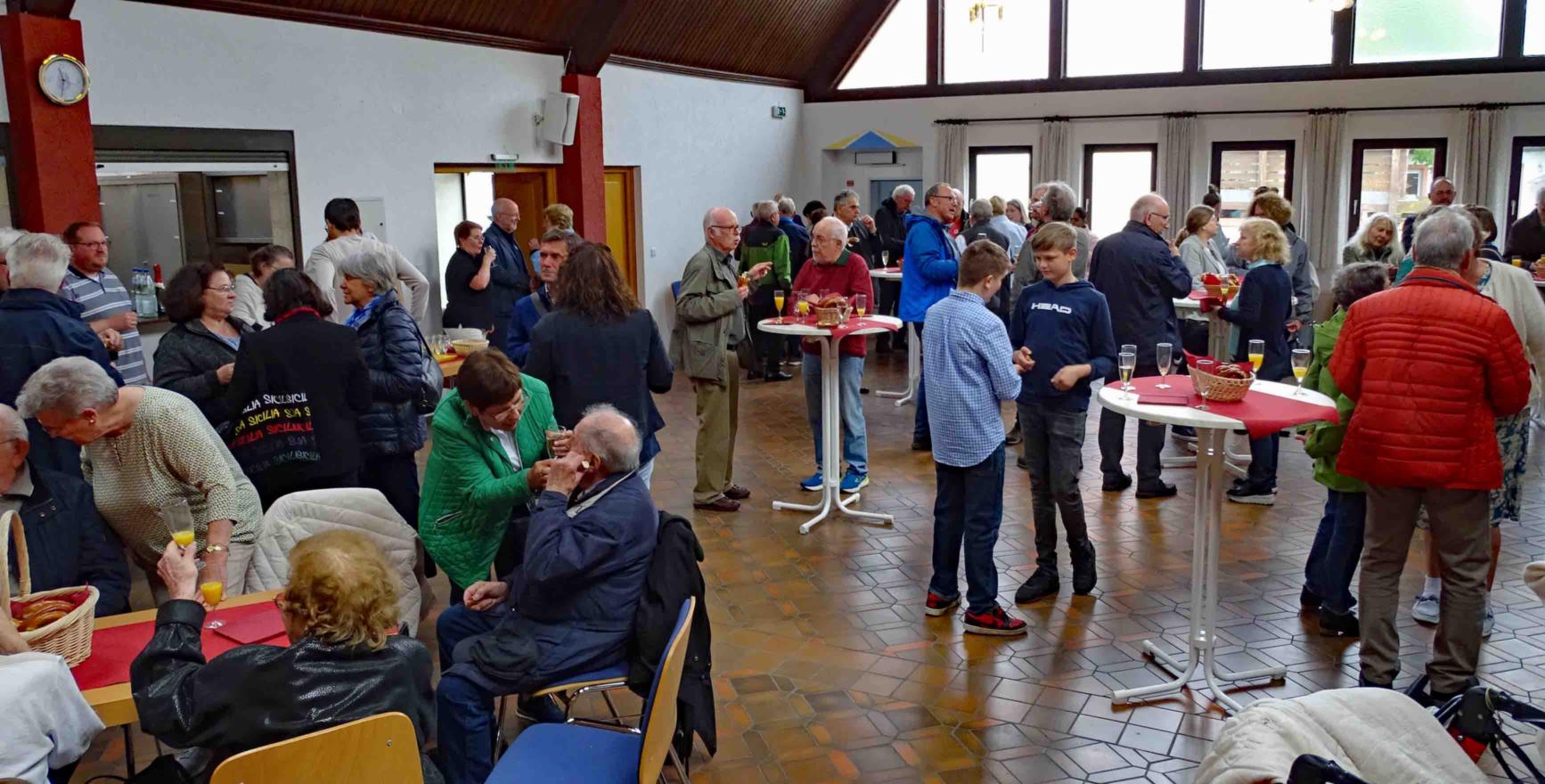 Der Empfang im Pfarrzentrum war gut besucht. (c) Markus Schenk