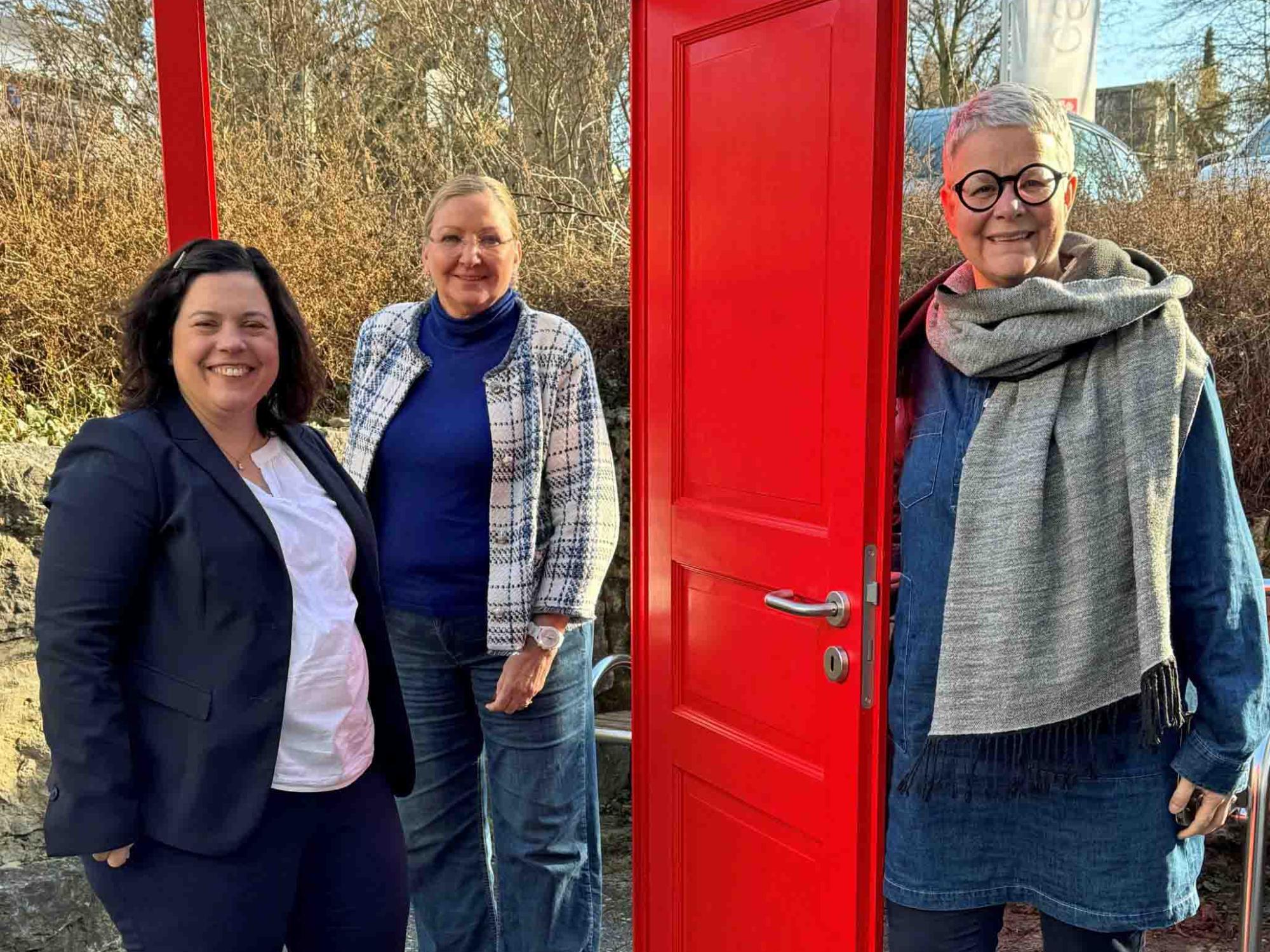 Foto: v.r. Die Vorständinnen des Caritasverbands für die Diözese Mainz e.V. Nicola Adick und Regina Freisberg und Stephanie Rieth, Bevollmächtigte des Generalvikars im Bistum Mainz