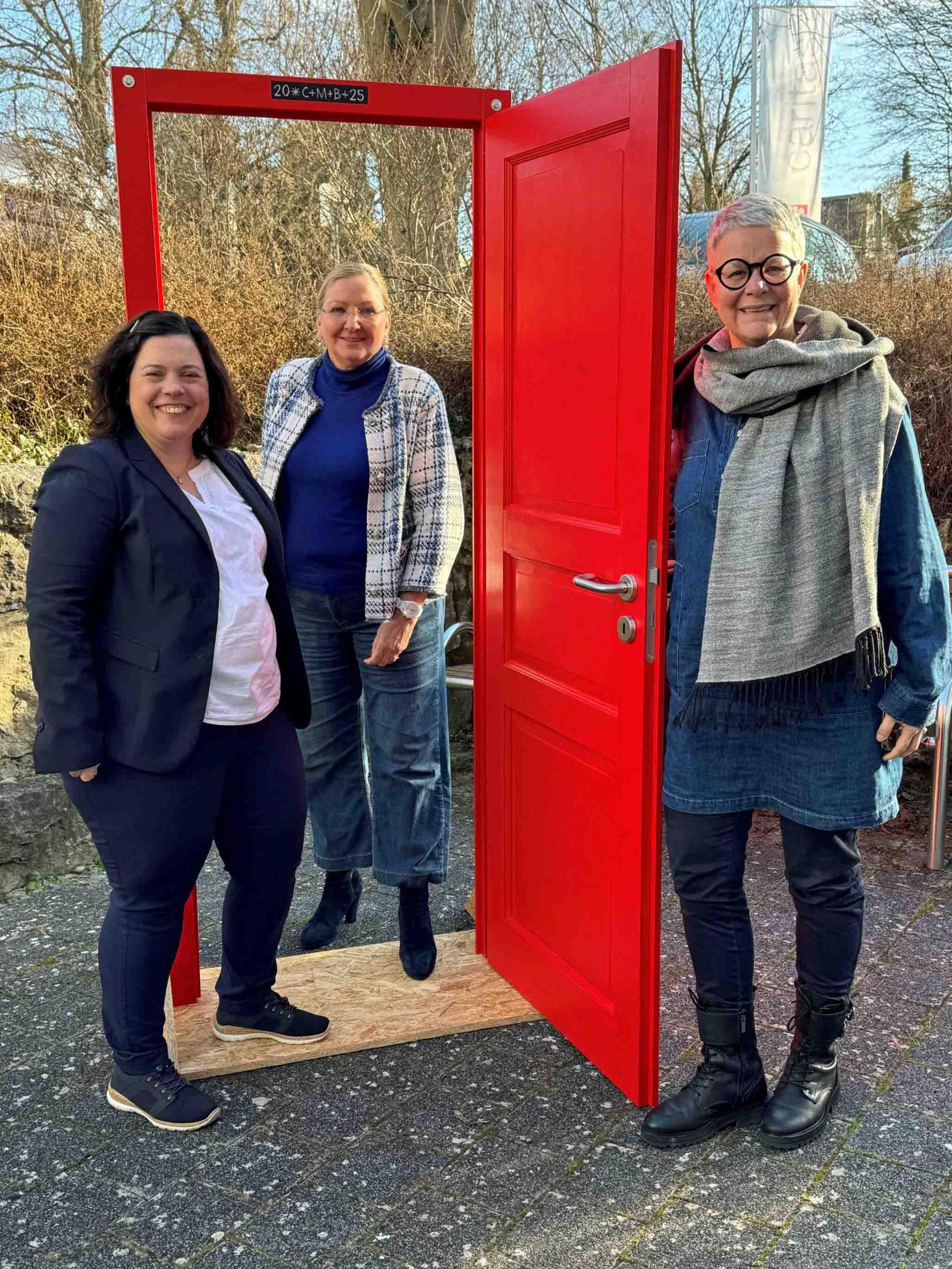 Foto: v.r. Die Vorständinnen des Caritasverbands für die Diözese Mainz e.V. Nicola Adick und Regina Freisberg und Stephanie Rieth, Bevollmächtigte des Generalvikars im Bistum Mainz (c) Foto: Caritasverband für die Diözese Mainz e.V.