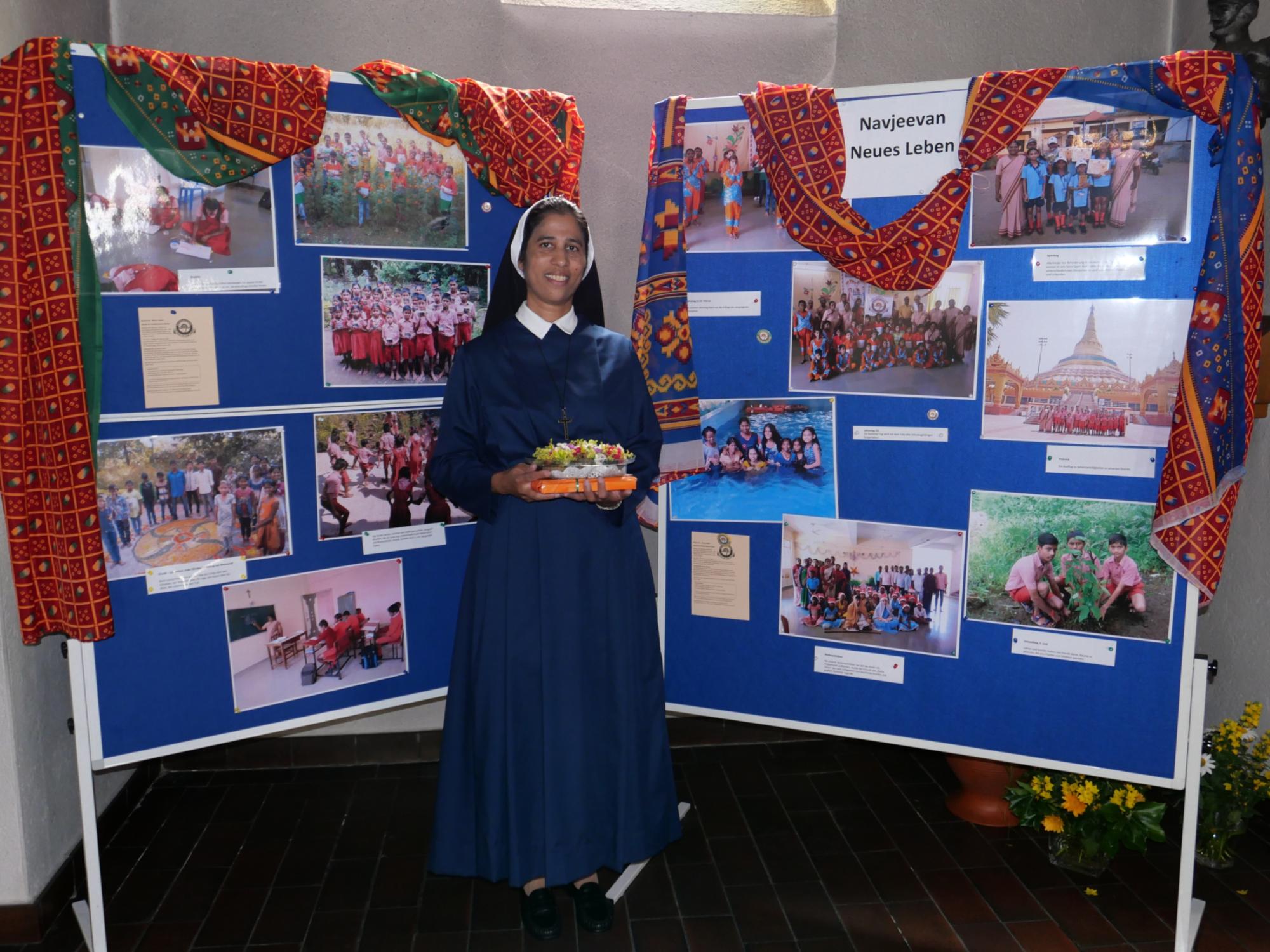 Schwester Leny Luvies freute sich am Tag ihres Professjubiläums besonders über die Unterstützung der Schule ihres Ordens.
