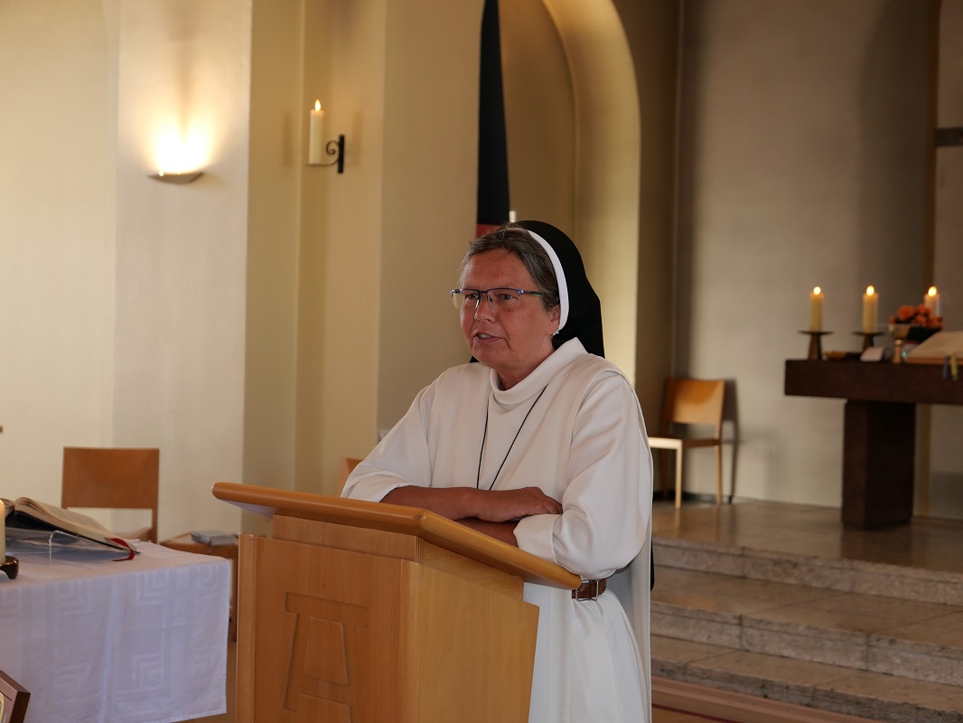 Schwester Judith Moormann hielt die Festpredigt beim Tag der Gefangenen in der JVA Butzbach. (c) Andrea Kipp