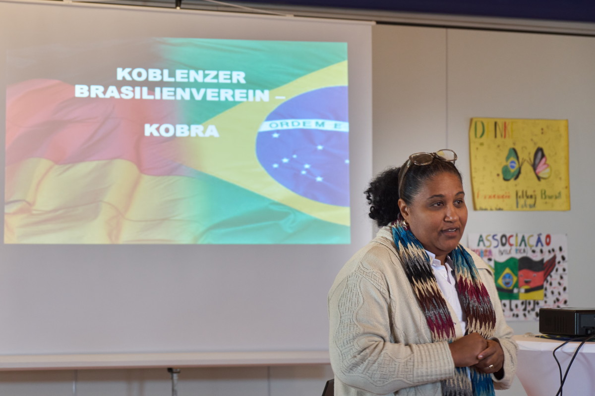 Elisangela Bezerra Vieira aus Rondonopolis im Bundestaat Mato Grosso in Zentralbrasilien nutzte  einen Deutschlandaufenthalt, um Darmstadt zu besuchen und die Arbeit des Koblenzer Brasilienvereins vorzustellen