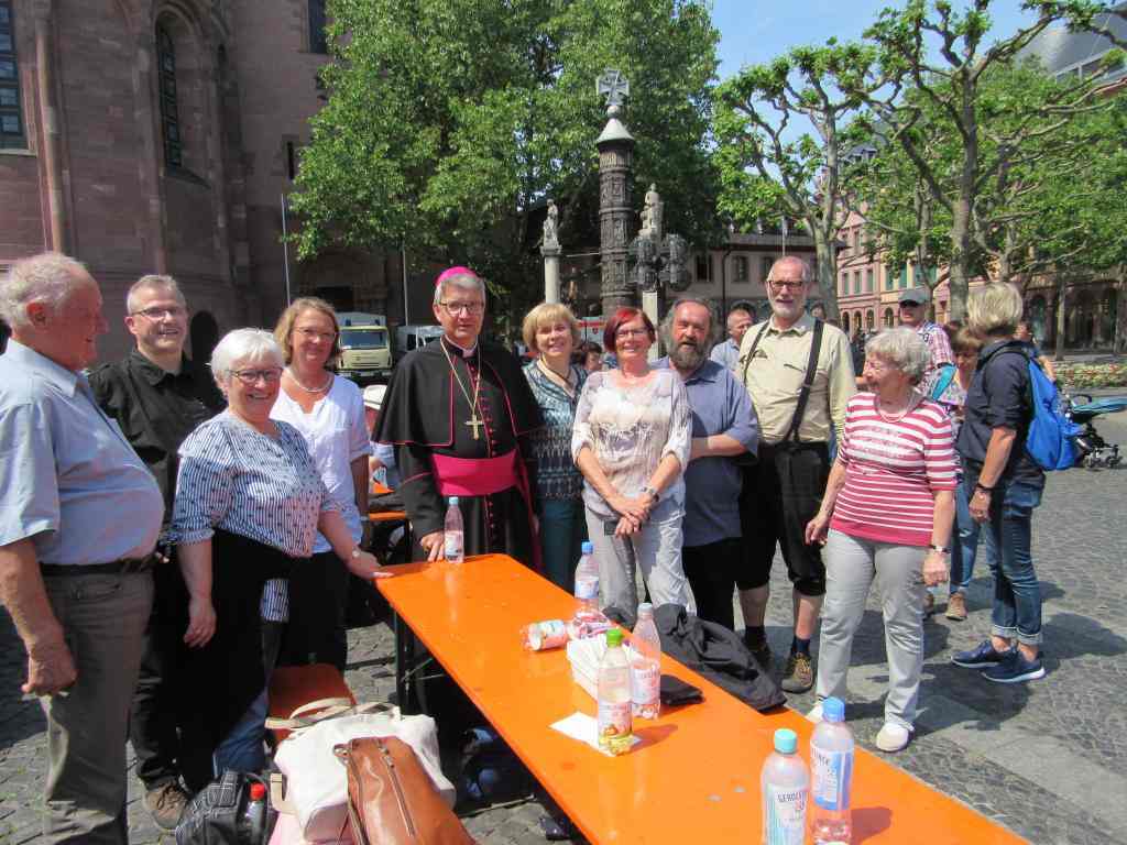 Darmstädter Rätevertreter mit Bischof Kohlgraf