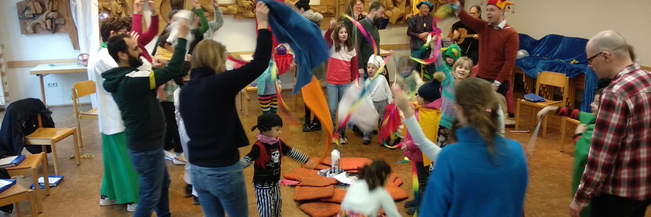 Rosen statt Kamelle – Elisabeth ist zur Stelle! Rosen statt Kamelle – Elisabeth ist zur Stelle!