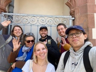 Studierende der Hochschule gestalten Entwürfe für eine Kirchen Nische