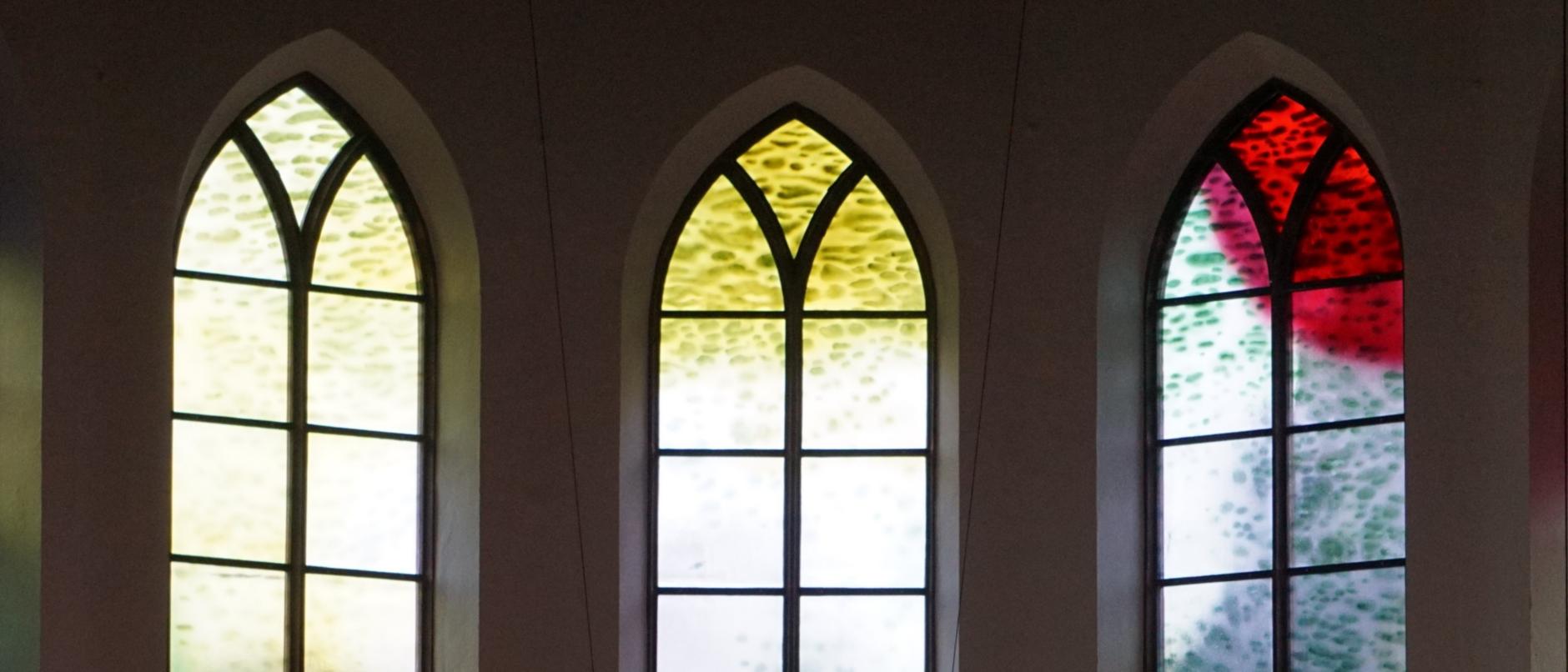 Einweihung der Kirchenfenster am 3. Advent Einweihung der Kirchenfenster am 3. Advent