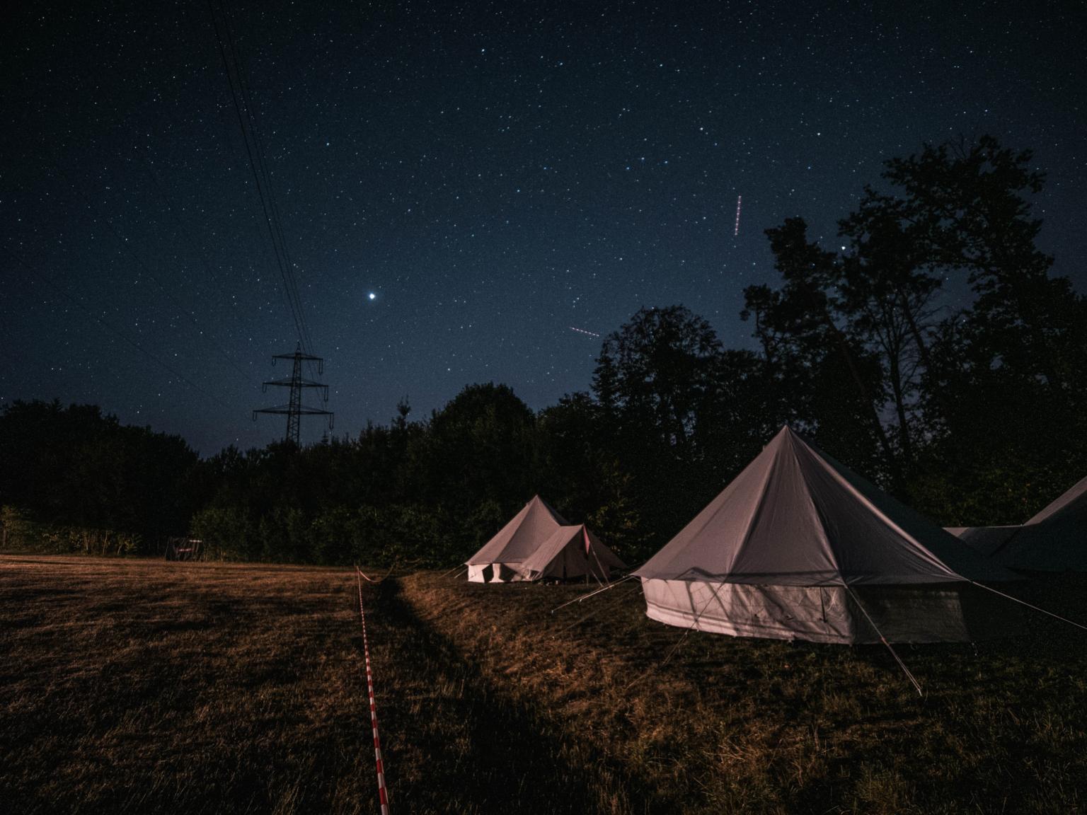 Zeltlager bei Nacht (c) Robin Leber