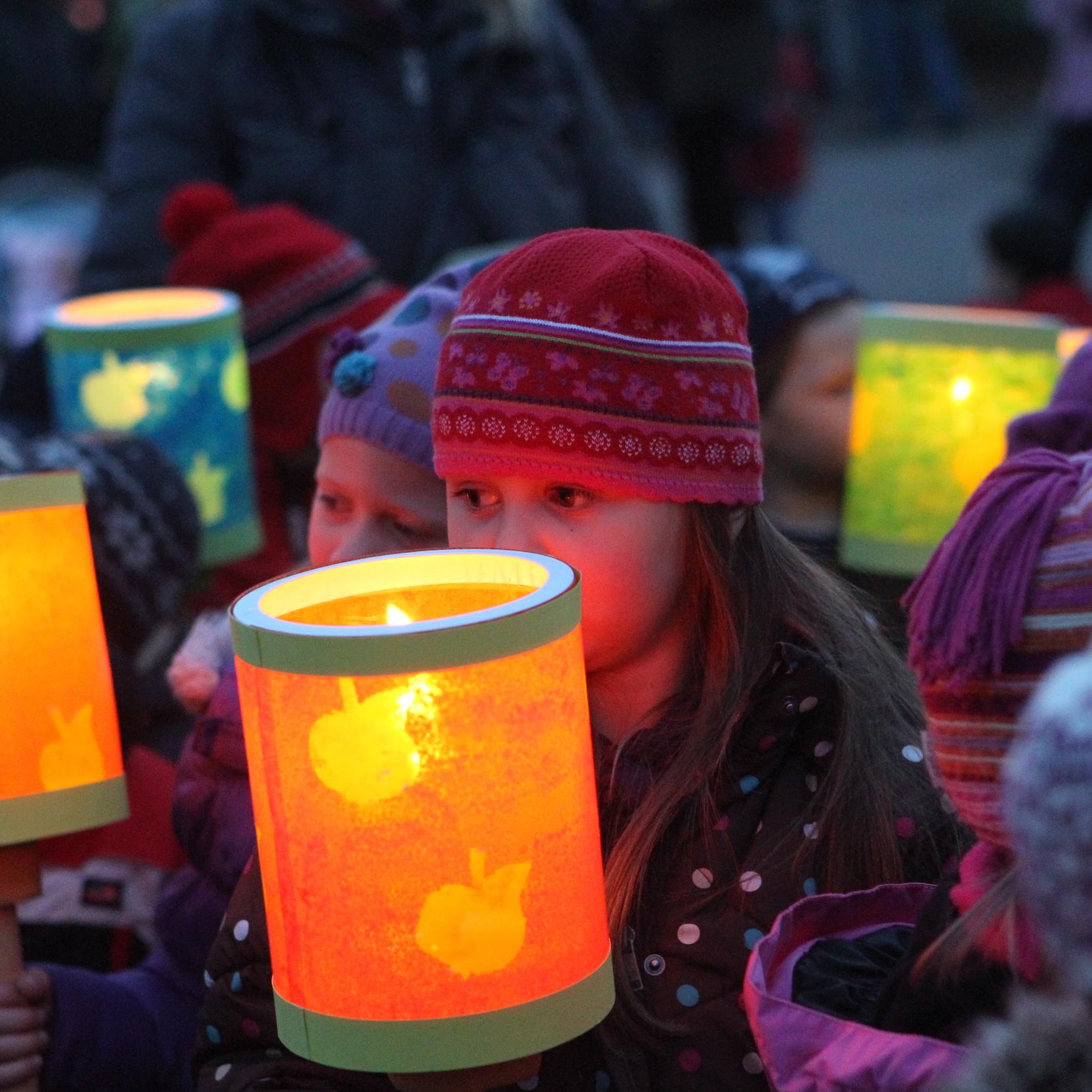 Martinsumzug mit Laternen