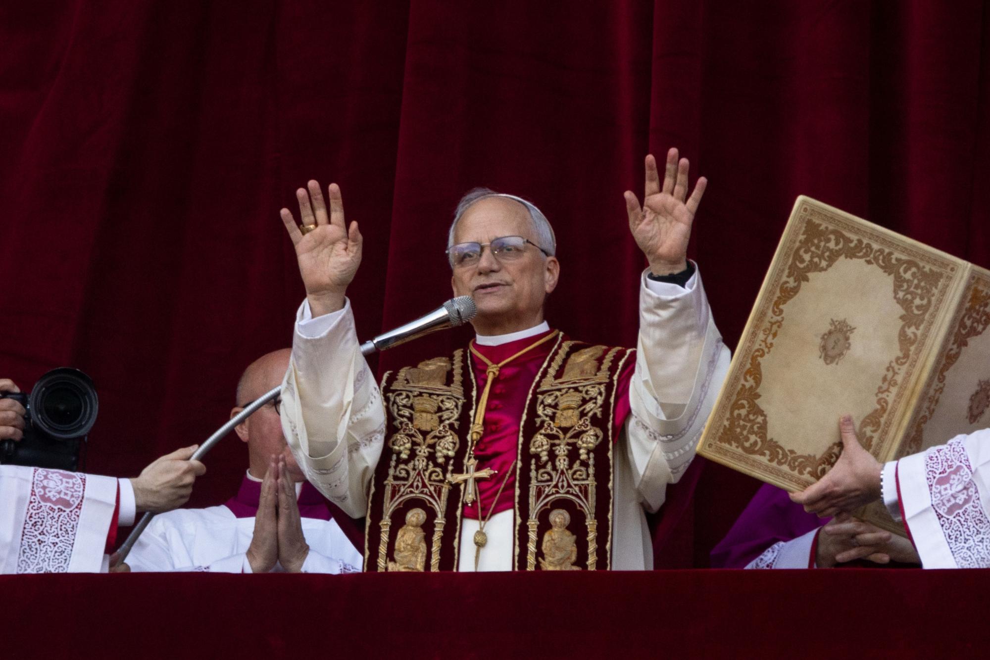 Papst Leo XIV. spendete noch am Tag seiner Wahl das erste Mal den Segen „Urbi et orbi”