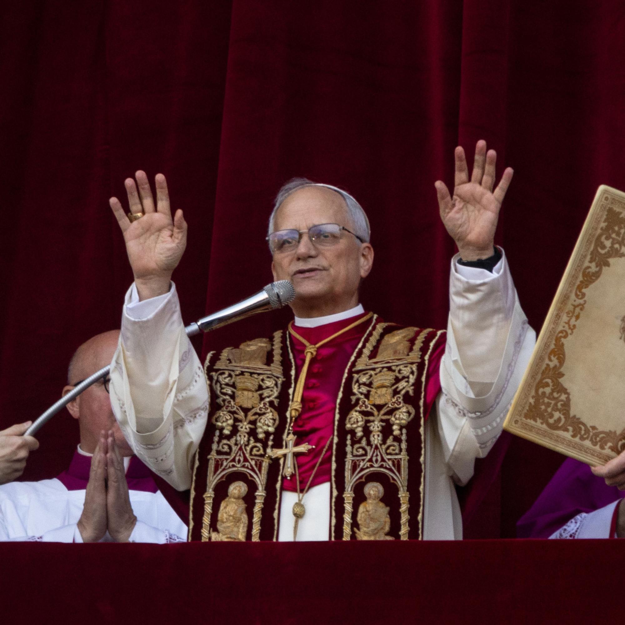 Papst Leo XIV. spendete noch am Tag seiner Wahl das erste Mal den Segen „Urbi et orbi”