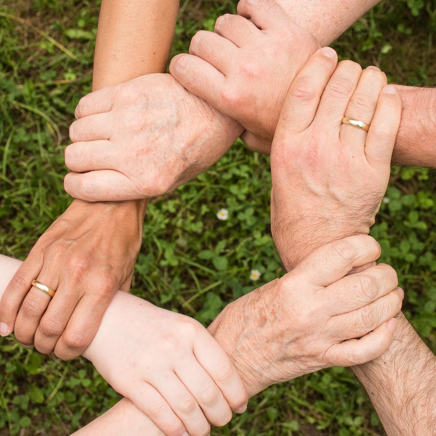 Helfende Hände (c) Teltower Stadtblatt