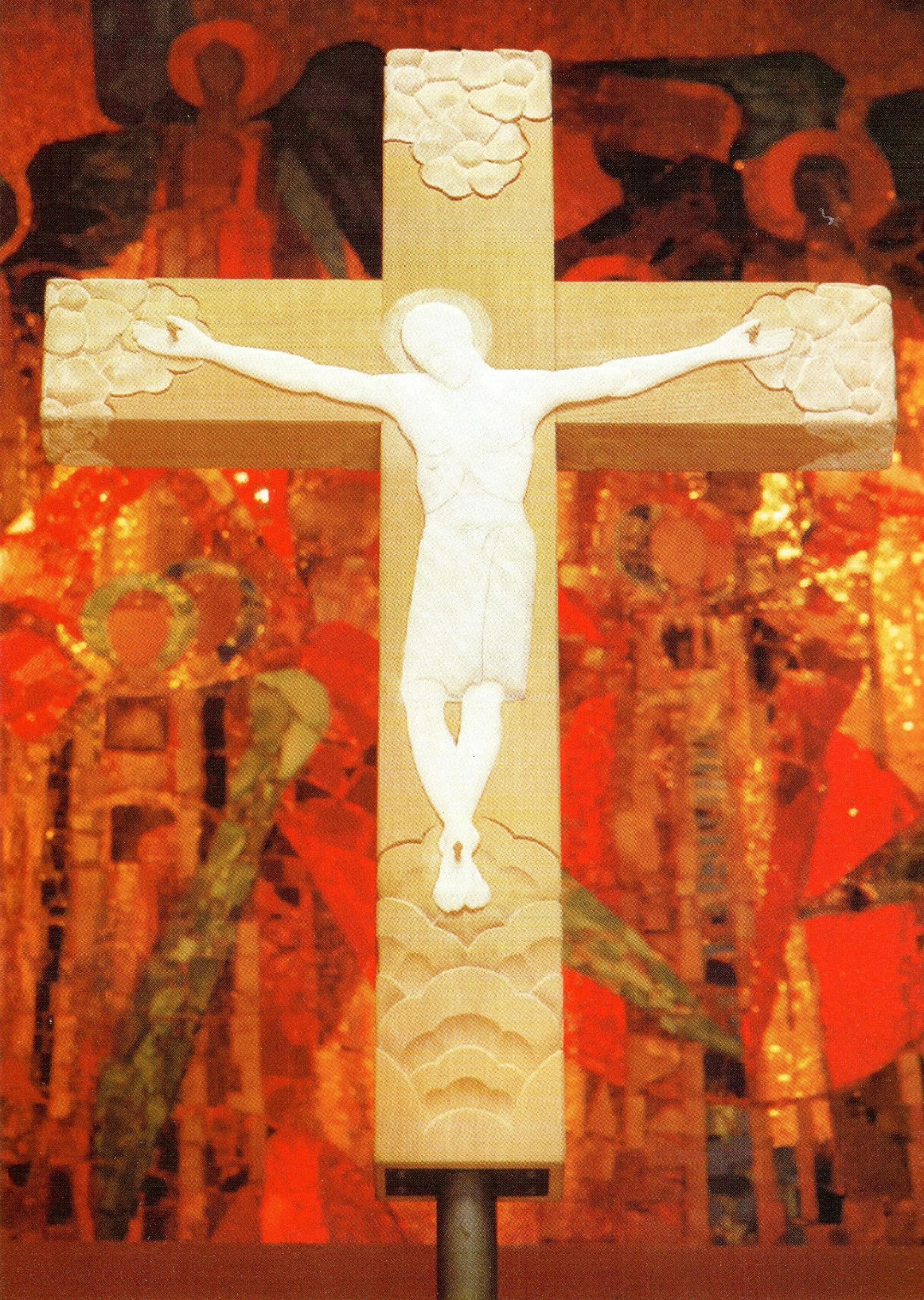 Kreuz vor Engelmosaik