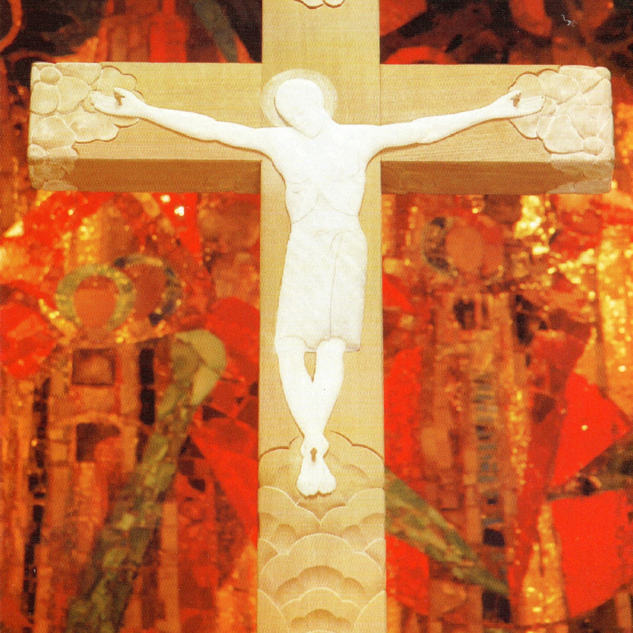Kreuz vor Engelmosaik