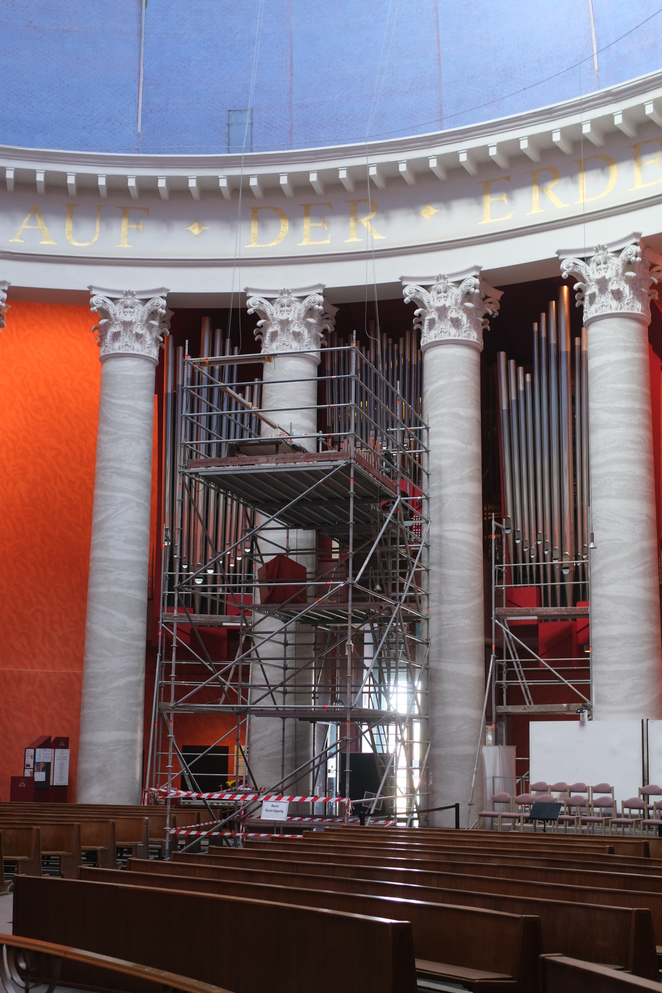 Das Gerüst zur Reinigung der Pfeifen