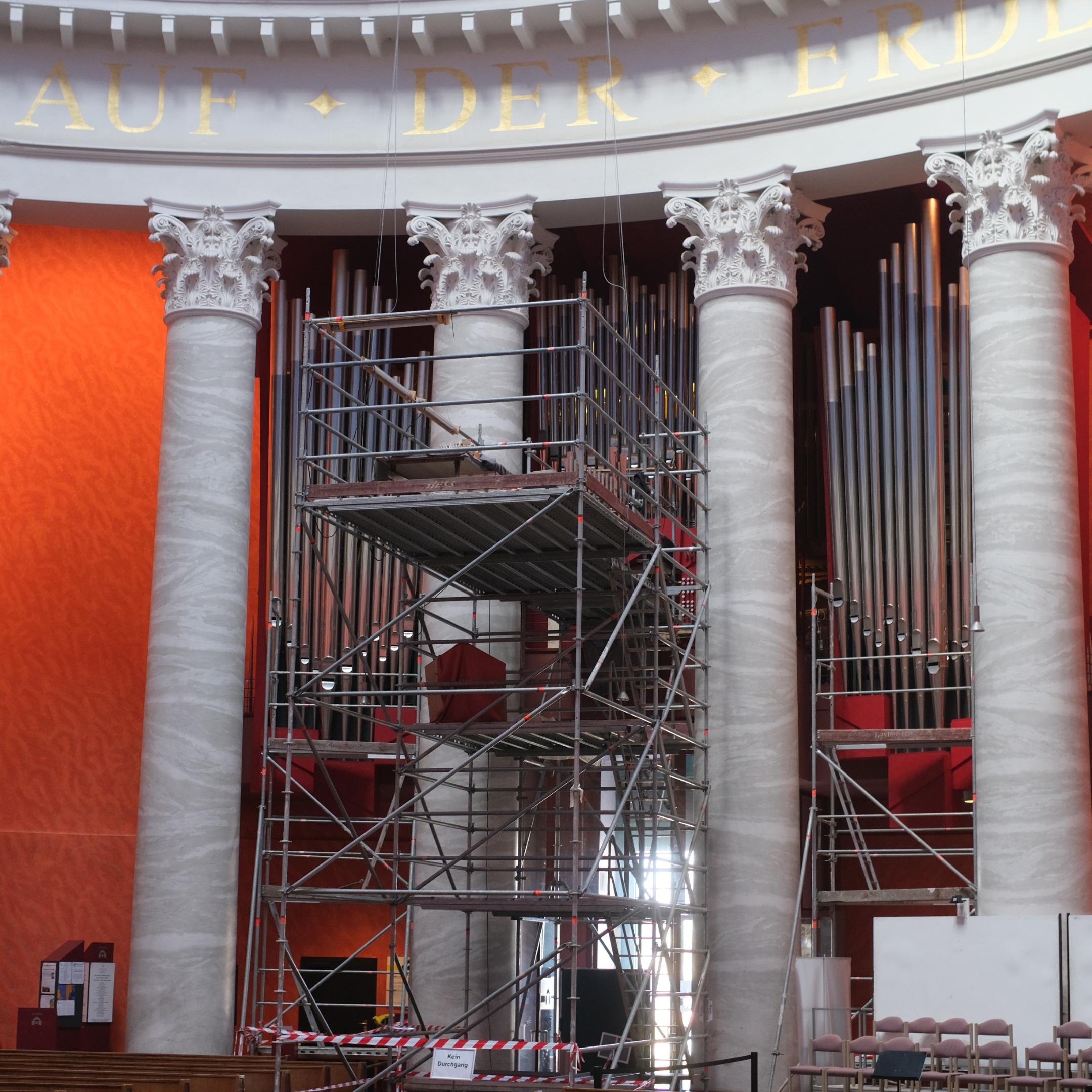 Das Gerüst zur Reinigung der Pfeifen