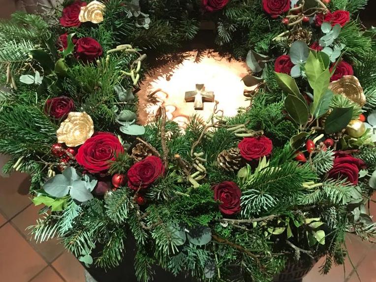 Taufbecken an Weihnachten 2022 (c) Pfarrgemeinde Sankt Martin