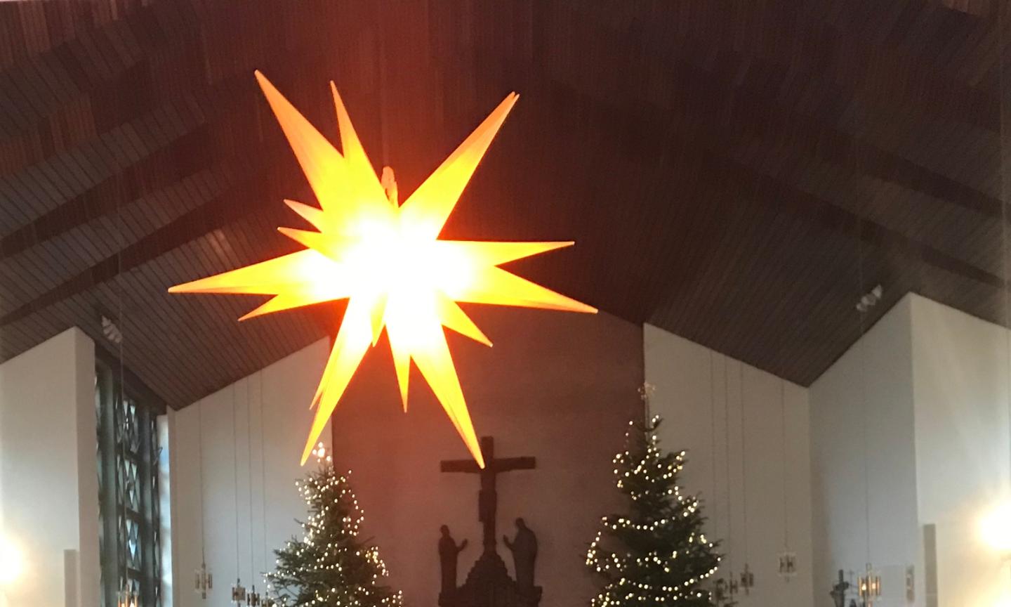 Weihnachtsstern (c) Pfarrgemeinde Sankt Martin