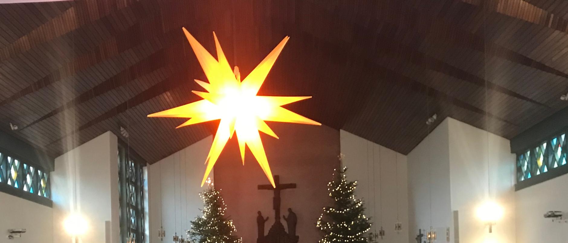 Weihnachtsstern (c) Pfarrgemeinde Sankt Martin
