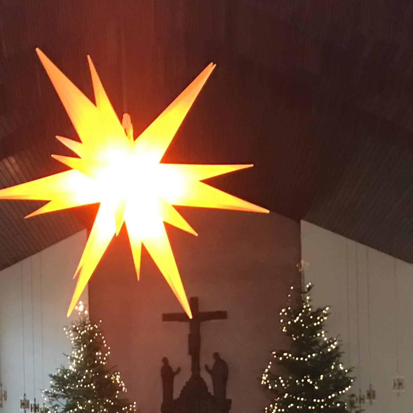 Weihnachtsstern (c) Pfarrgemeinde Sankt Martin