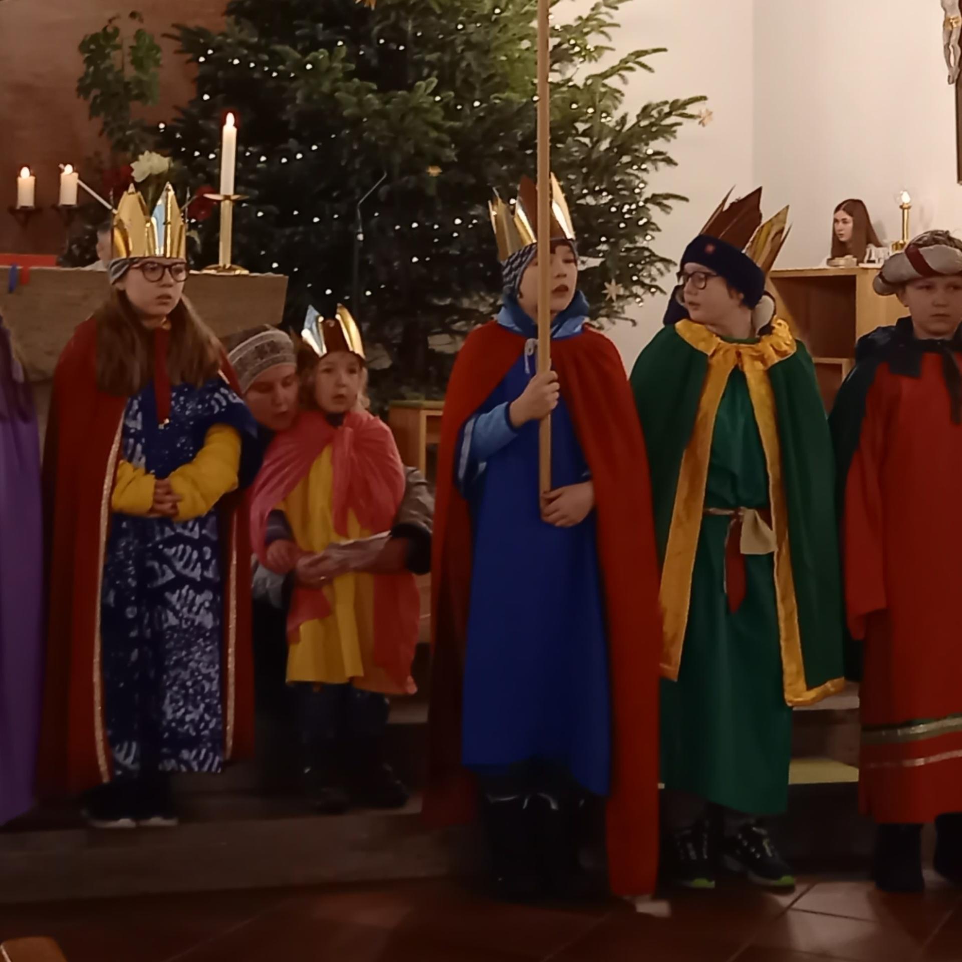 Sternsinger im Gottesdienst (c) Pfarrgemeinde Sankt Martin