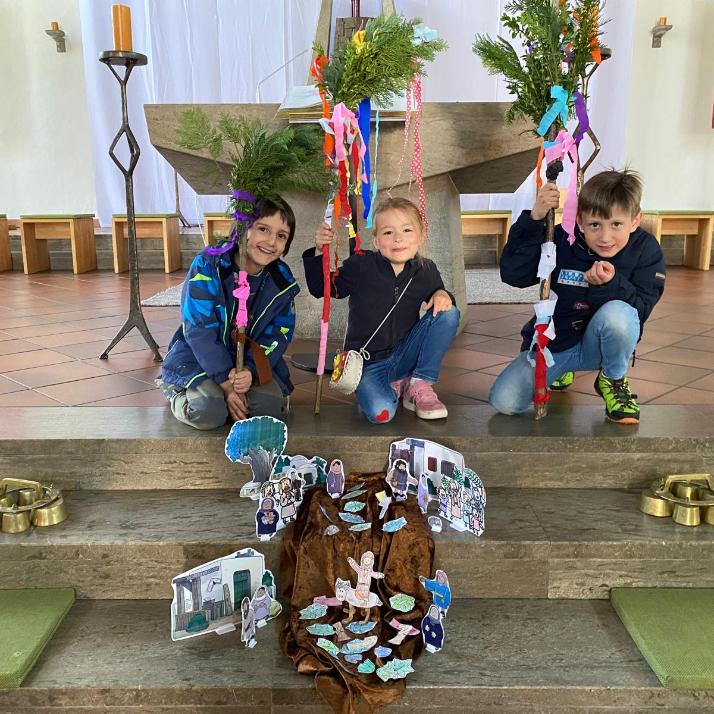 2025_Einzug_Jesu_&_Palmstöcke_Kirche