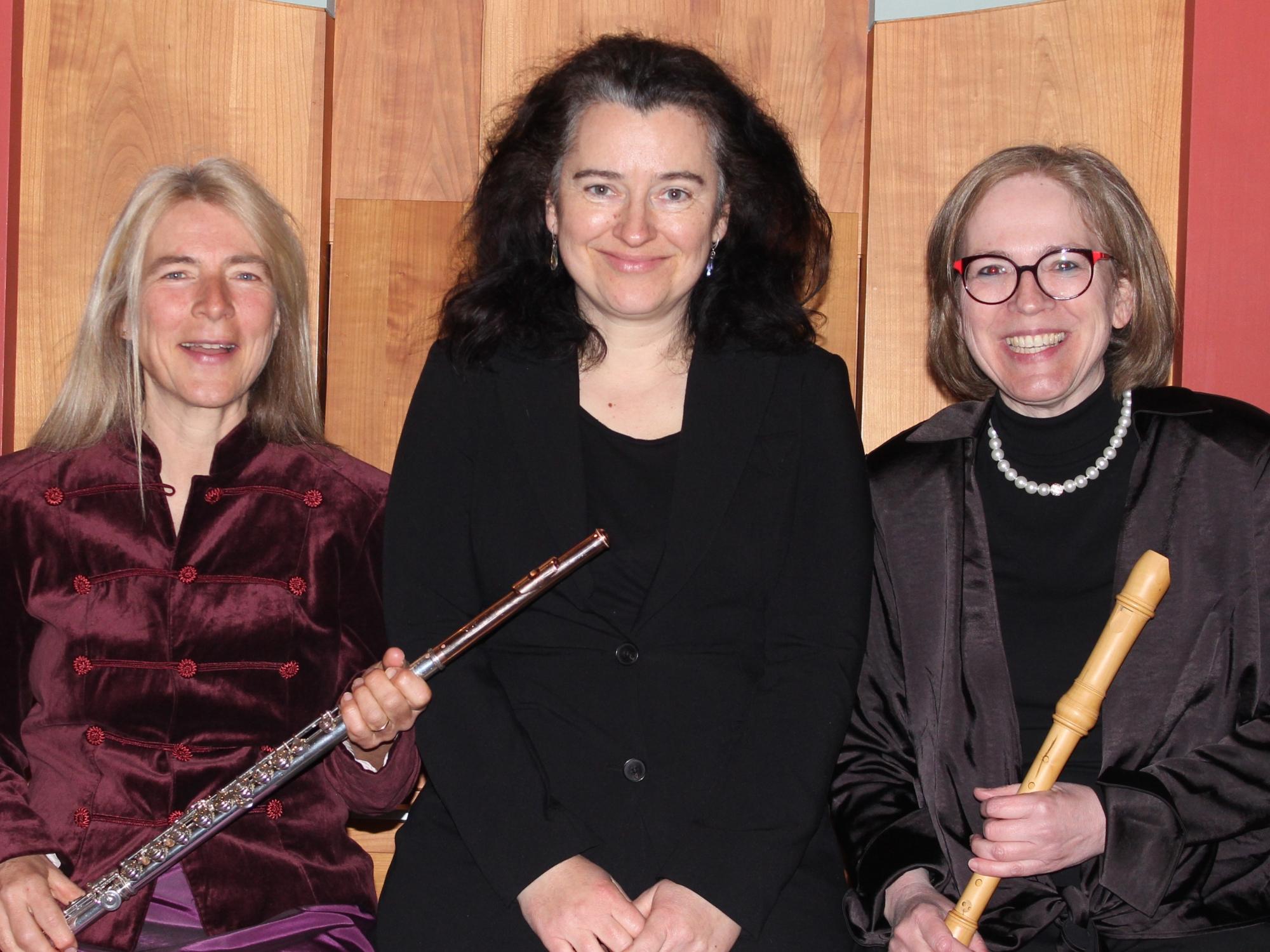 Landoll, Eva, Sonja und Ulrike_3zu2 (c) Trio Sonja Kanno-Landoll