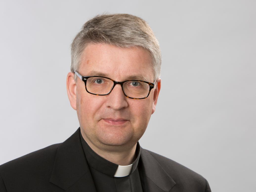 PfarrerBilderBischofKohlgrafOffiziellesPortrait2017 (c) Bistum Mainz