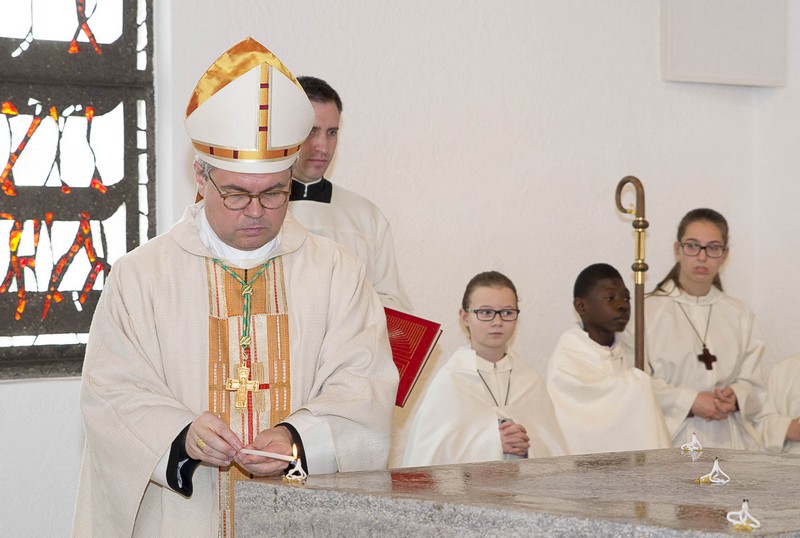 Altarweihe Maria Koenigin mit Weihbischof Udo Benz