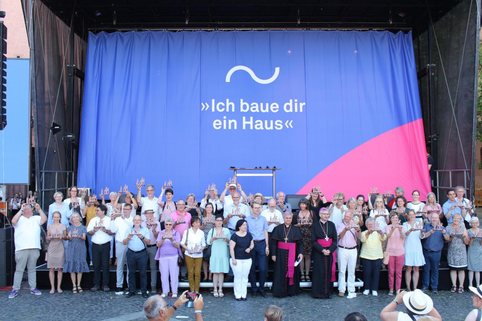 Abschlussbild beim Richtfest (c) Bistum Mainz/BNichtweiss
