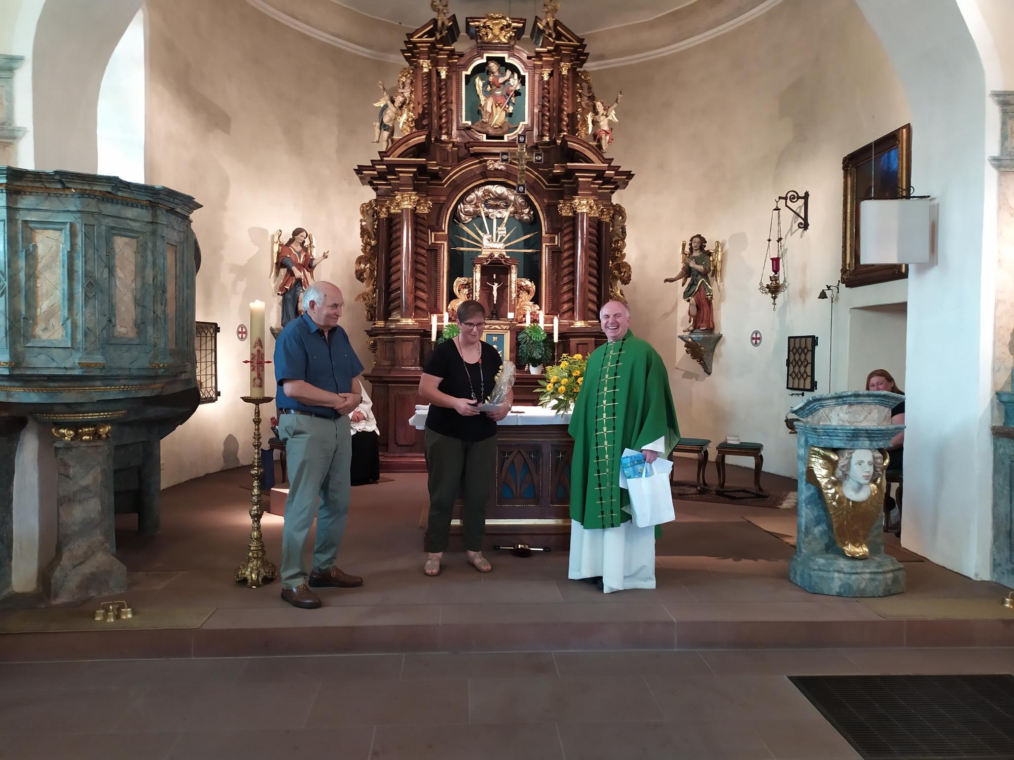 Frank Pokoj, Miriam Röchner und Pfr Martin Eltermann (v.l.n.r) (c) Gemeinde St. Luzia und St. Odilia