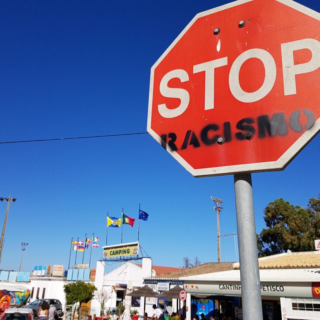 stop racismo