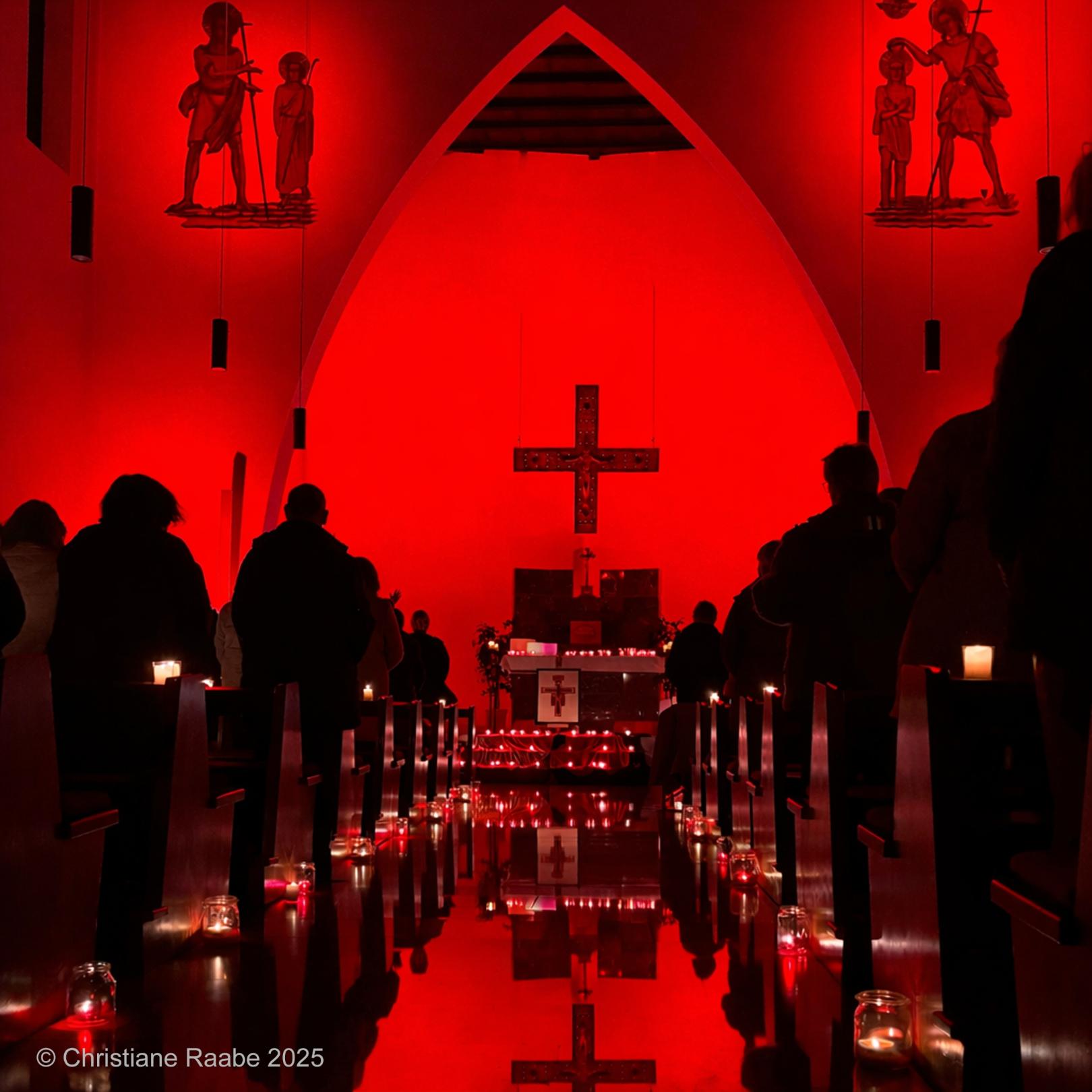 Taizé-Andacht am 23. November 25 in St. Johannes der Täufer in Bad König. Gestaltete durch den Taizé-Chor aus Bad König. (c) Christiane Raabe