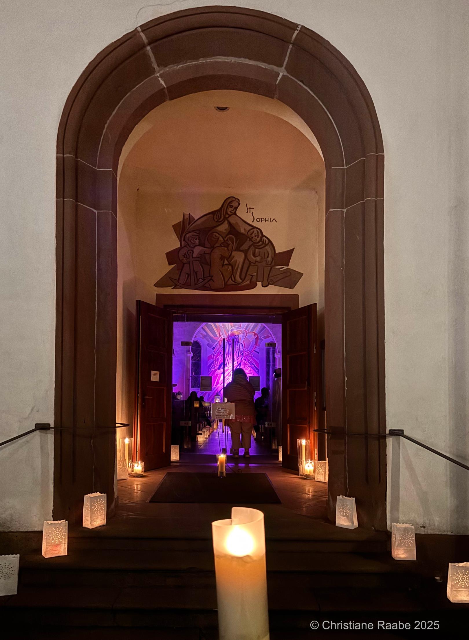 Adoratio: Eucharistische Adoratio – Lichtblick am 21. Dezember 25 in St. Sophia in Erbach. (c) Christiane Raabe