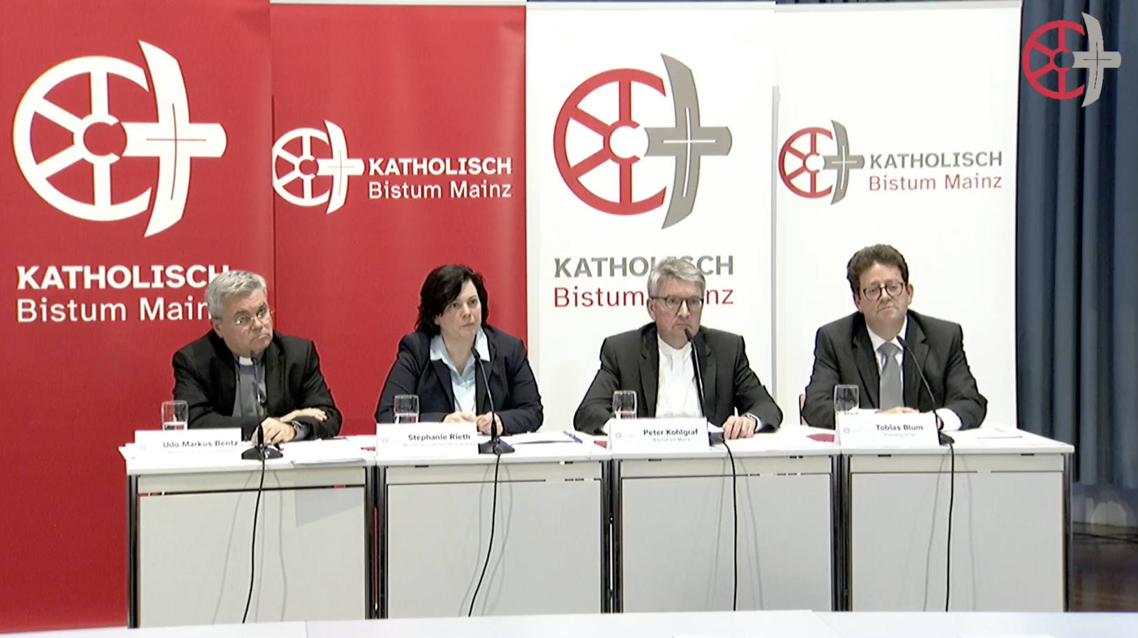 Bistumsleitung waehrend der Pressekonferenz zu EVV am 8 Maerz 2023 (c) Bistum Mainz