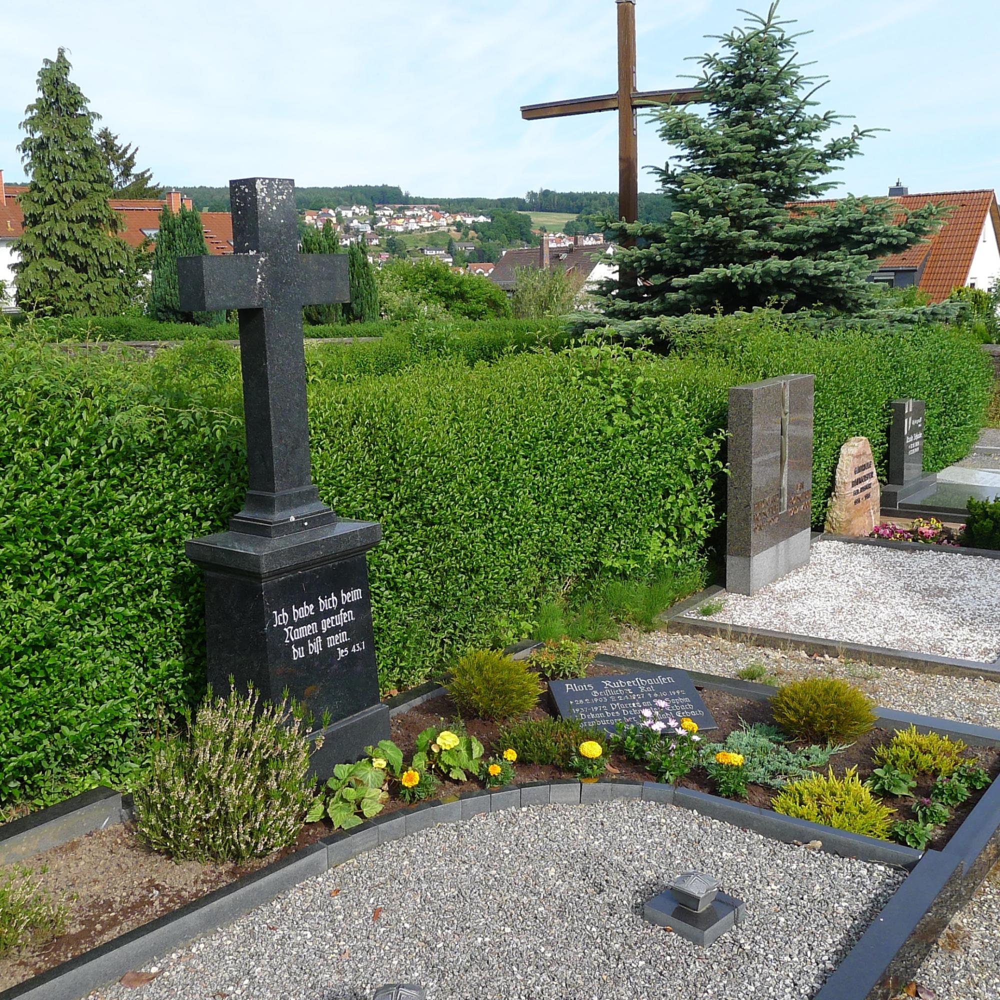 Erbacher Friedhof - Grab Alois Rudershausen