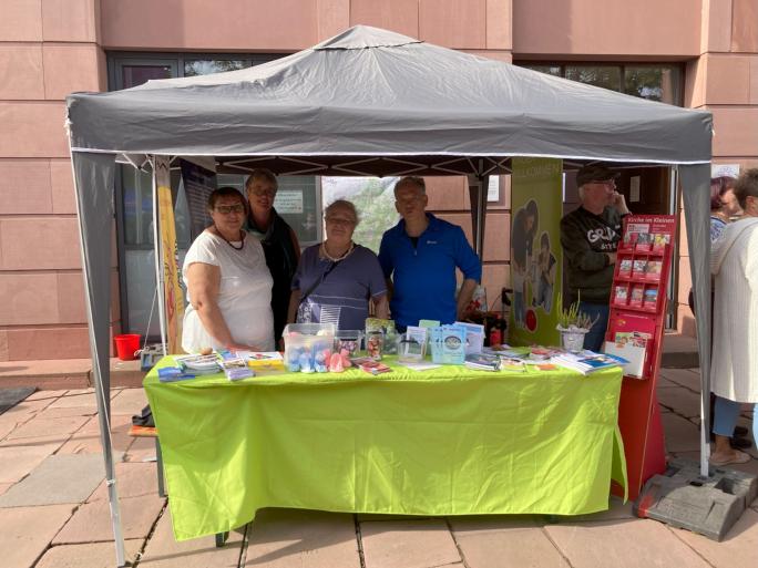 Eines der Stand-Teams am Stand der Kath. Kirche mit Claudia Gritzmann, Gabriele Maurer, Karin Puschmann und Carsten Rohmann