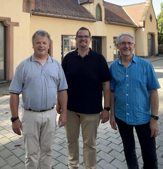 v.l.n.r: Leitender Pfarrer Harald Poggel, der neue Verwaltungsleiter Matthias Kusch, Pastoralraumkoordinator Cyriakus Schmidt