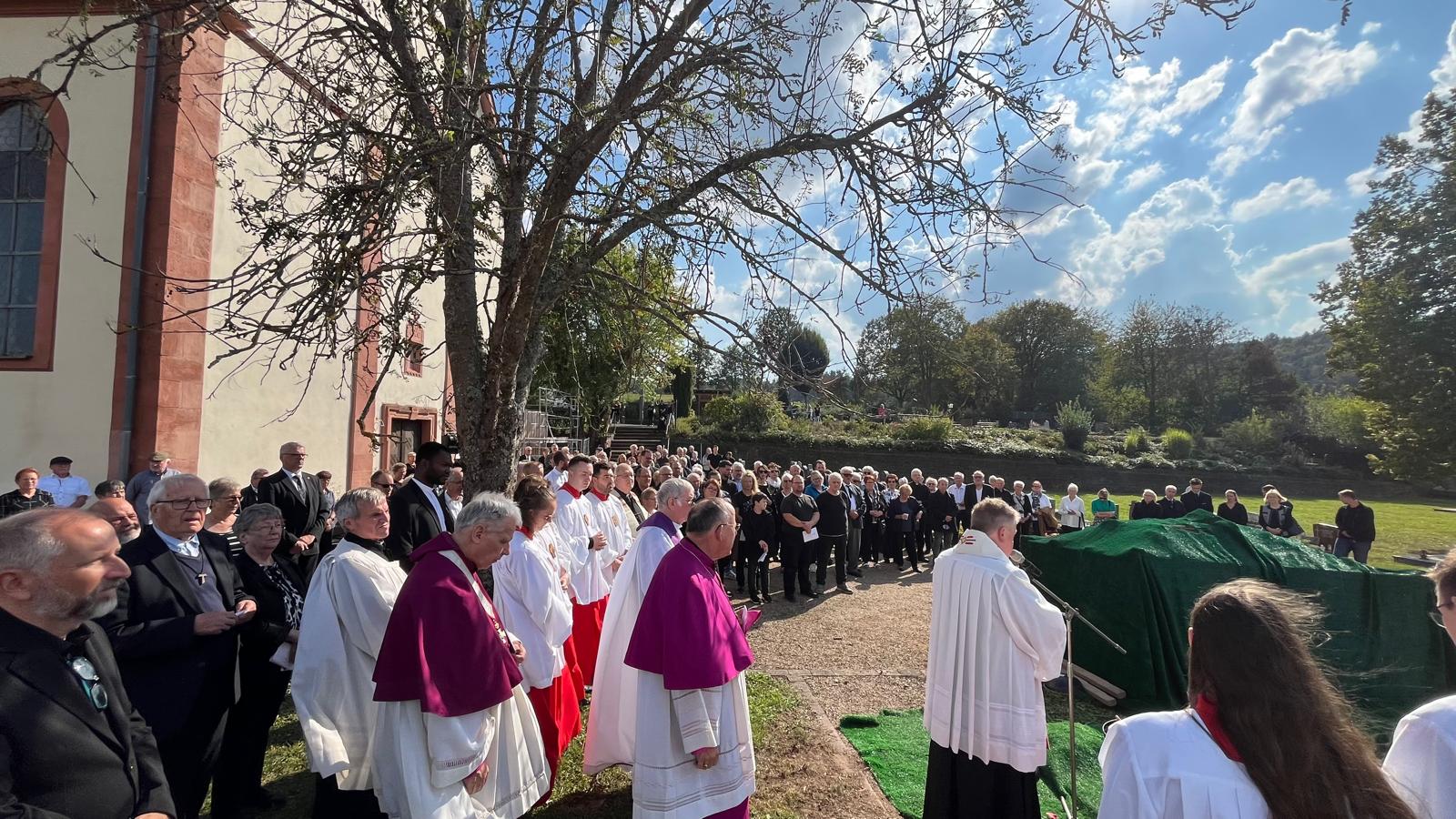 Beerdigung auf dem Friedhof von Lützel-Wiebelsbach (c) Bild: Cyriakus Schmidt