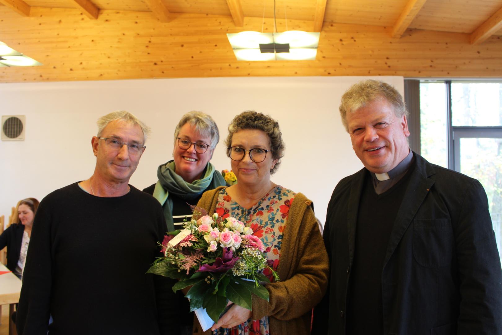 Sie arbeiteten eng zusammen Pfarrer Harald Poggel, Gemeindereferent Peter Heiligenthal und Gabriele Maurer von der Pfarrei St. Sophia. (c) Caritas