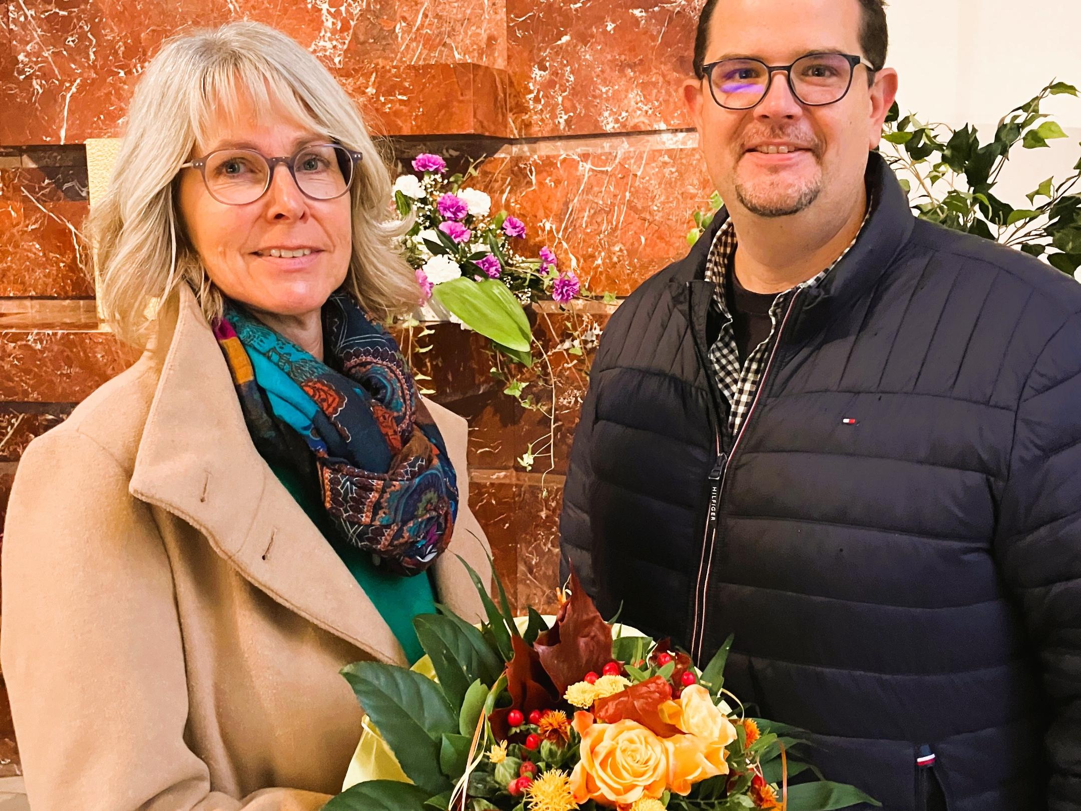 Kerstin Trumpfheller an ihrem ersten Arbeitstag mit Verwaltungsleiter Matthias Kusch