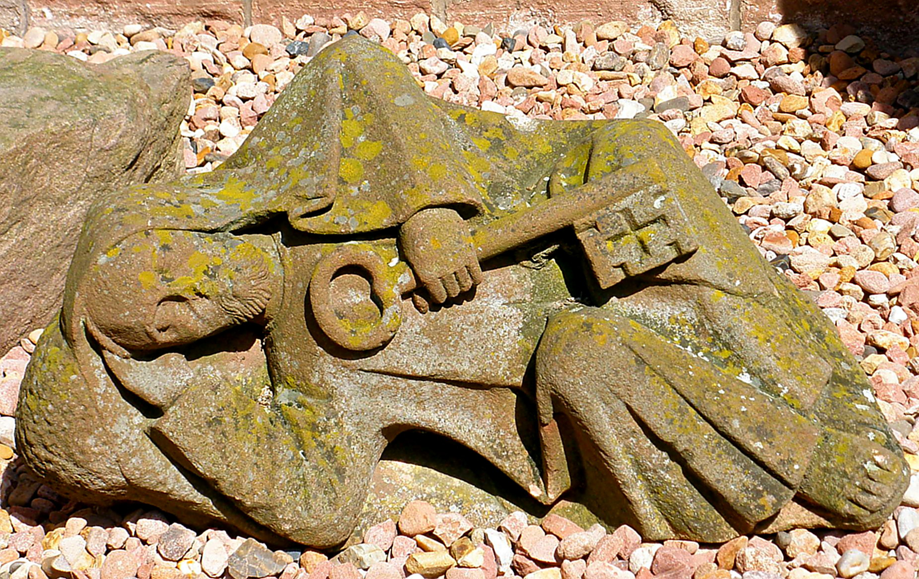 Petrus der Fels mit dem Schlüssel zum Himmelreich - er schläft?!?! (c) Friedbert Simon by Pfarrbriefservice
