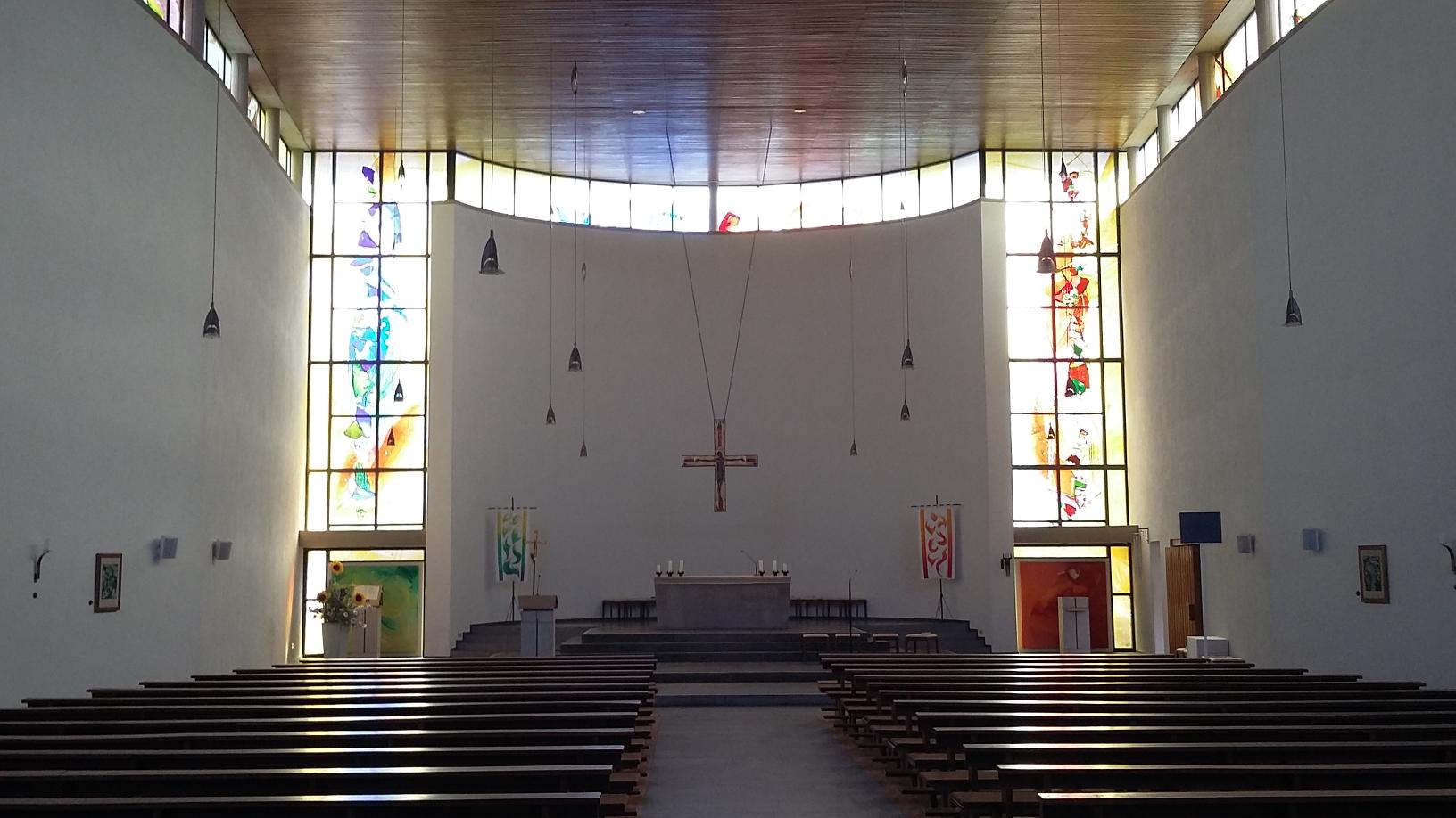 Heilig-Geist-Kirche: Kirchenraum II (c) Webmaster